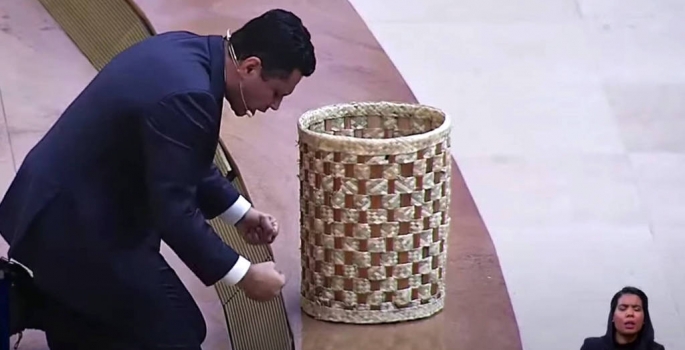 Na pandemia, igreja pede doação do auxílio emergencial do fiel