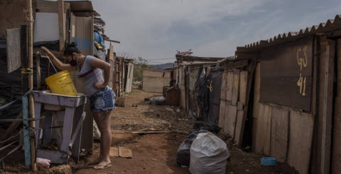 Na contramão do mundo, brasileiros veem piora nos serviços do Estado na pandemia