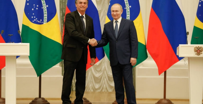 Rússia pede suspensão da exportação de fertilizantes; Bolsonaro fica sob pressão