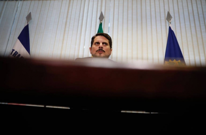 Senador bolsonarista denúncia pressão por “golpe” e implica ex-presidente