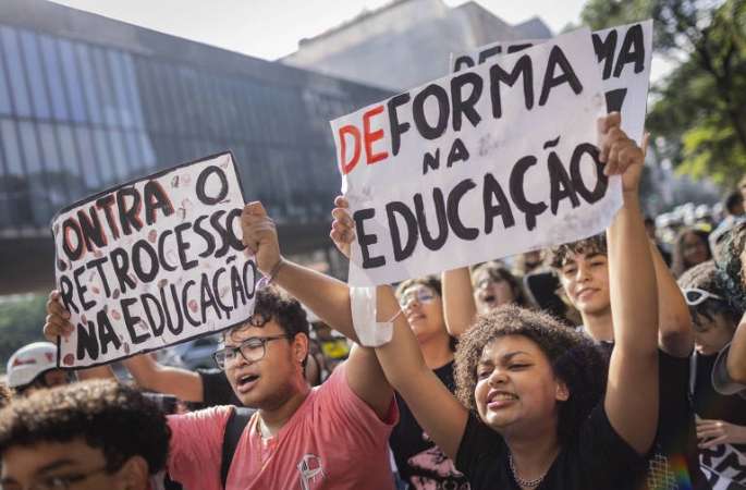 Novo ensino médio: Secretários de Educação e MEC querem mais horas para disciplinas básicas