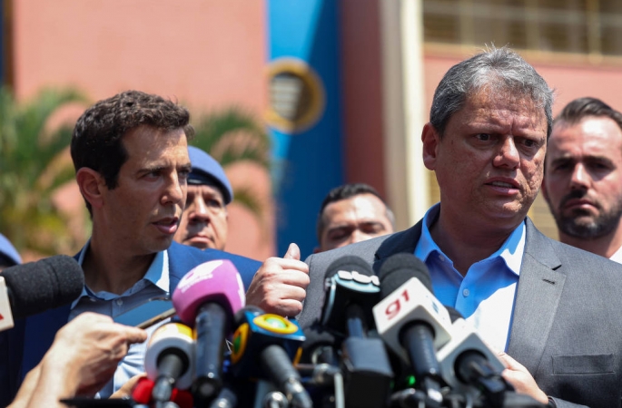 Gestão Tarcísio inicia experimento que divide alunos por rendimento escolar