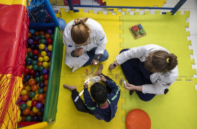 Brasil tem 2,4 milhões de pessoas com diagnóstico de autismo; maior proporção é entre crianças