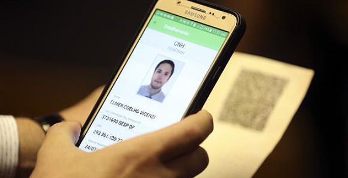 CNH no celular estreia no país; Goiás é o 1º a ter versão digital do documento