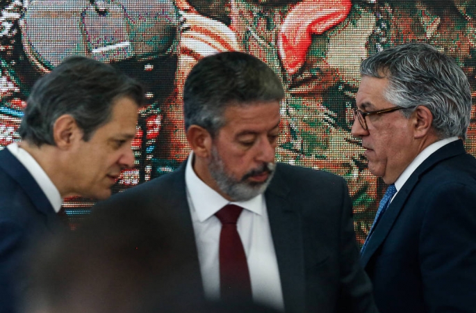 Governo Lula precisa executar R$ 1 bi por dia para quitar emendas com Congresso