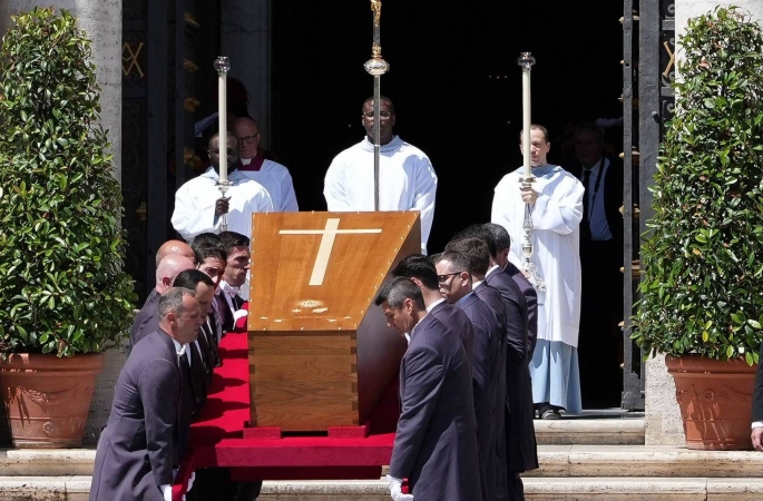 Francisco é sepultado