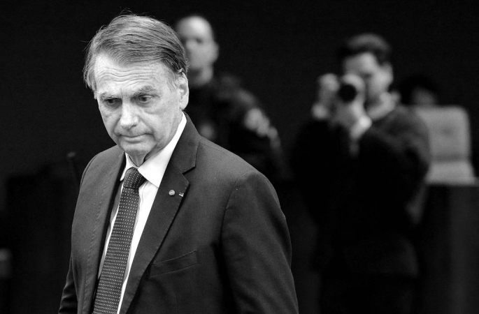 Em julgamento histórico, resta a Bolsonaro reduzir danos