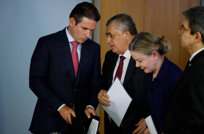 Motta destrava emendas de comissão e distribui R$ 11 milhões extras por deputado