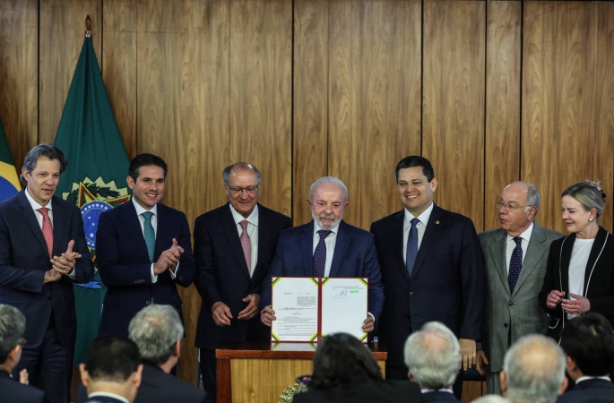 Governo Lula anuncia plano contra tarifaço dos EUA e prevê R$ 30 bi em crédito a empresas