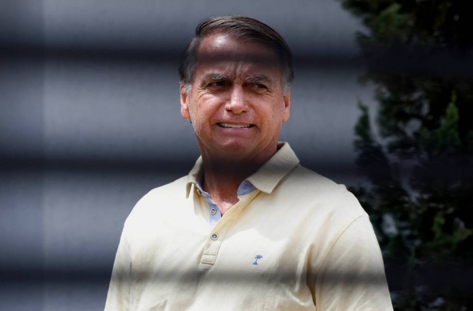 Bolsonaro culpa remédios por ter mexido em tornozeleira, cita “paranoia” e tem prisão mantida