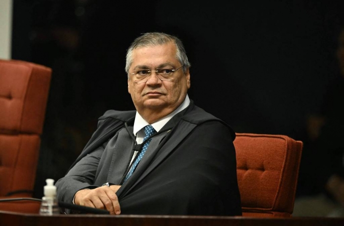 Dino acompanha Moraes e vota pela condenação de Bolsonaro; julgamento continua amanhã
