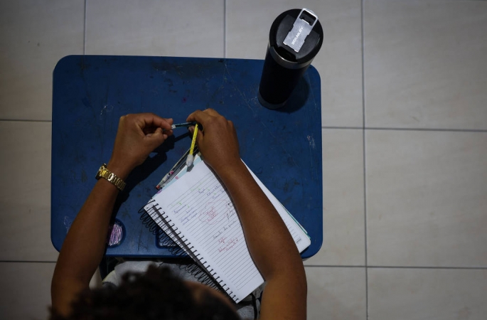 Brasil deve levar 16 anos para superar desigualdade racial no ensino médio, diz estudo