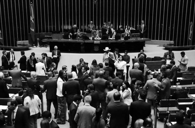 Câmara ofende a sociedade com PEC da Blindagem