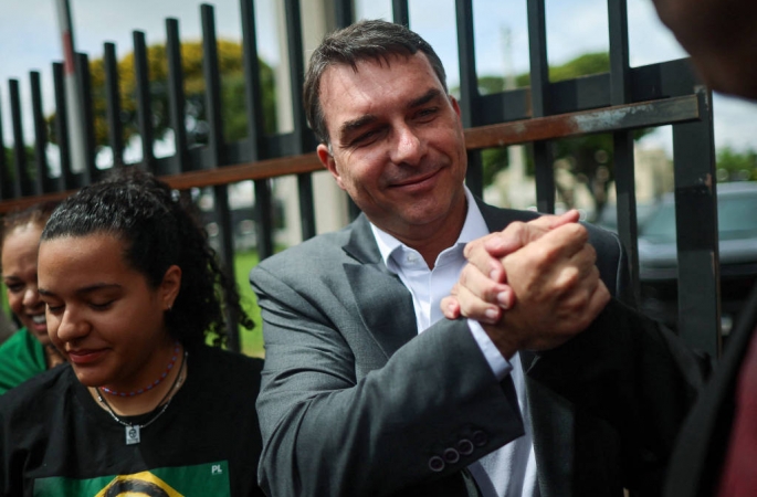 Flávio Bolsonaro busca ex-ministros, Marçal e políticos para viabilizar candidatura à presidente