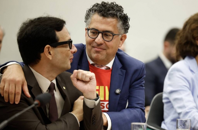Comissão especial da Câmara aprova fim da escala 6x1 e agora vai a Pleenário