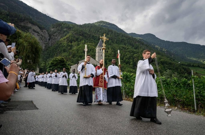 Grupo ultratradicionalista desafia Vaticano e ordena quatro bispos sem aval do papa Leão 14