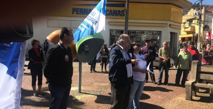 Sincomerciários e trabalhadores realizam protestos contra reformas em Avaré