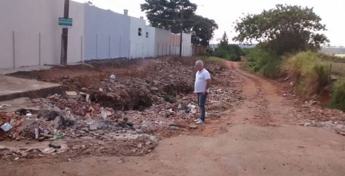 Vereador Cabo Sérgio vai pedir solução para “cratera” em bairro de Avaré