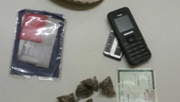 PM apreende tijolos de maconha em Avaré