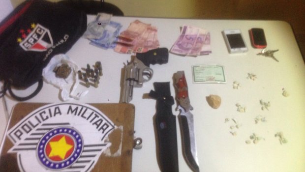 Avaré - PM prende traficante com crack e arma, no bairro Bairro Santa Elizabeth