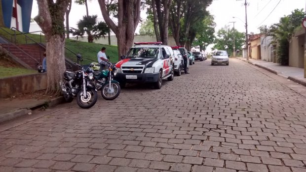  POLÍCIA AUMENTa BLOQUeiOS DE TRÂNSITO NA CIDADE