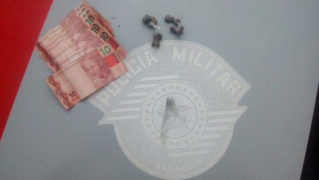 PM apreende menor que traficava drogas em Avaré