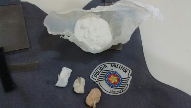 Mulheres são apreendidas vendendo drogas no  Plimec