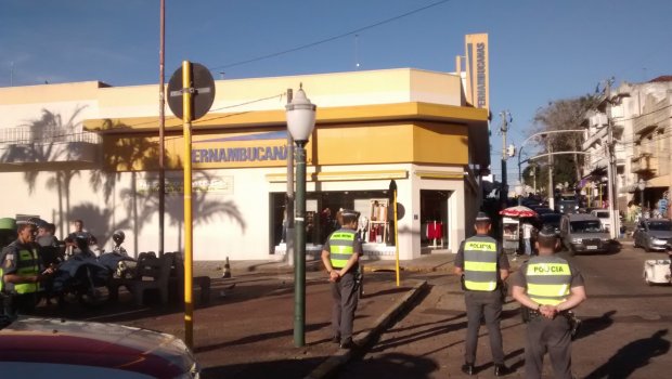 PM REALIZA OPERAÇÃO E PRENDE 3 PROCURADOS PELA JUSTIÇA