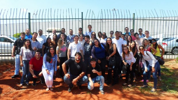 Estudantes da Administração visitam a 7a edição da Feira do Empreendedor