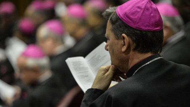 Bispos não são obrigados a denunciar abuso infantil, orienta Vaticano