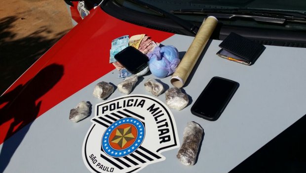 POLÍCIA MILITAR PRENDE IRMÃOS PELO CRIME DE TRÁFICO DE DROGAS