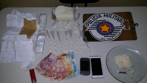 POLÍCIA MILITAR PRENDE 3 PESSOAS PELO CRIME DE TRÁFICO DE DROGAS