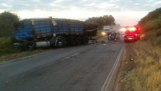 Colisão envolvendo caminhões deixa feridos na rodovia SP-255 próximo a São Manuel