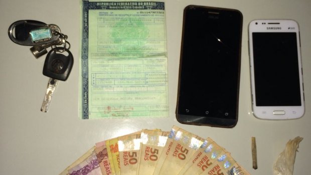 PM recupera carro roubado em Piraju e prende 2 menores de idade armados(Veja as fotos)