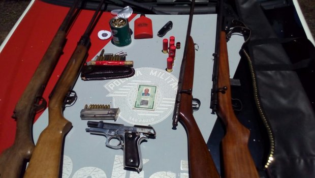 PM apreende grande quantidade de armas em Itaí