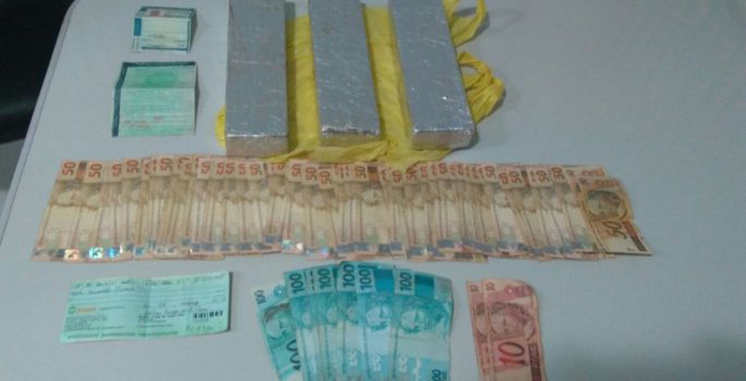 FORÇA TÁTICA PRENDE TRAFICANTE COM 3 KG DE DROGAS EM PIRAJU