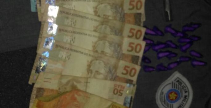 Policiais flagram traficante e menor que entregavam drogas em Piraju