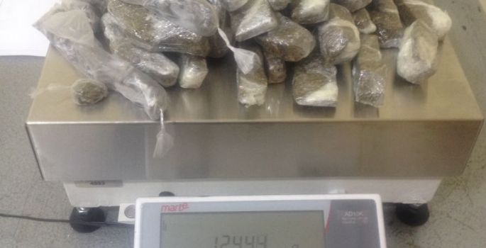 Força Tática flagra casal com drogas em Avaré (Veja Fotos)