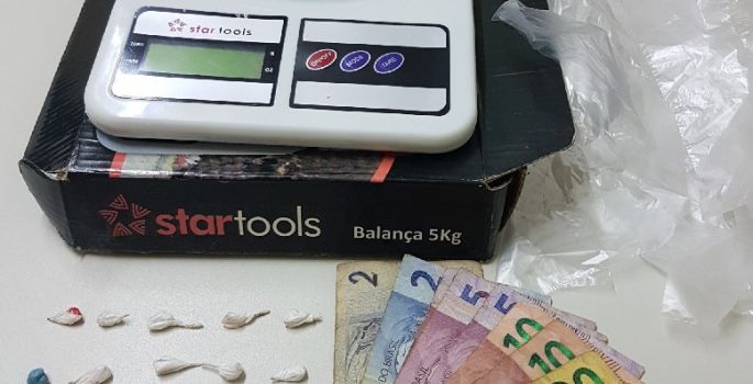 PM de Avaré prende casal que traficava no bairro Bonsucesso - Avaré