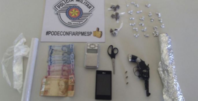 Menor é flagrado com drogas e revólver no Bairro Duílio Gambini -Avaré