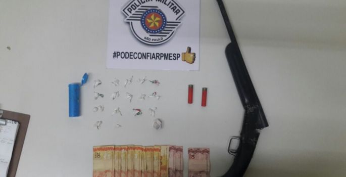 Polícia de Avaré flagra irmãos traficando e localiza arma em residência