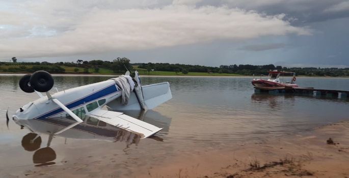 Avião cai na Represa entre Avaré- Arandu