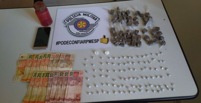 PM flagra traficante vendendo drogas no Bairro Duílio Gambini em Avaré