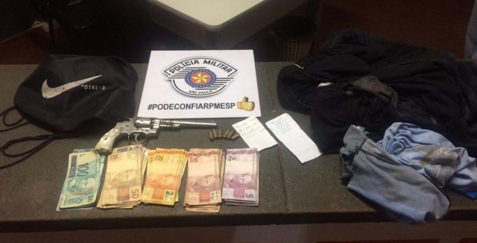 Homem armado rouba loja, mas é detido pela PM