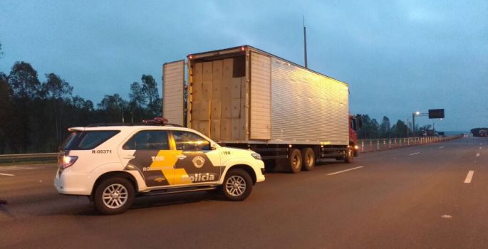 TOR flagra caminhão com mais de 300 mil maços de cigarros contrabandeados
