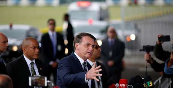 Recuo de Bolsonaro após participar de ato foi pedido por militares