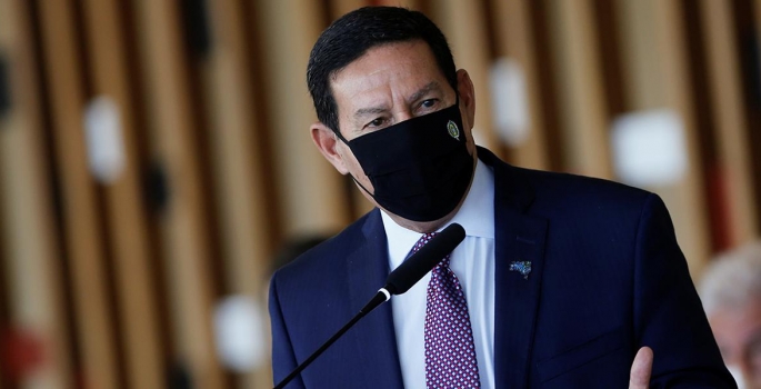 Mourão diz que governo falhou ao não fazer campanha pelo uso de máscara e contra aglomeração