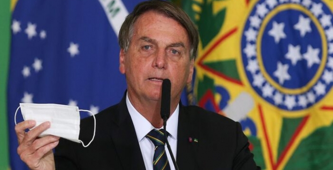 Bolsonaro pede parecer para desobrigar uso de máscara a vacinados e quem já foi infectado      