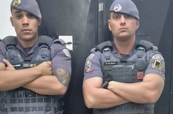 Assaltante troca tiros com a PM e morre no