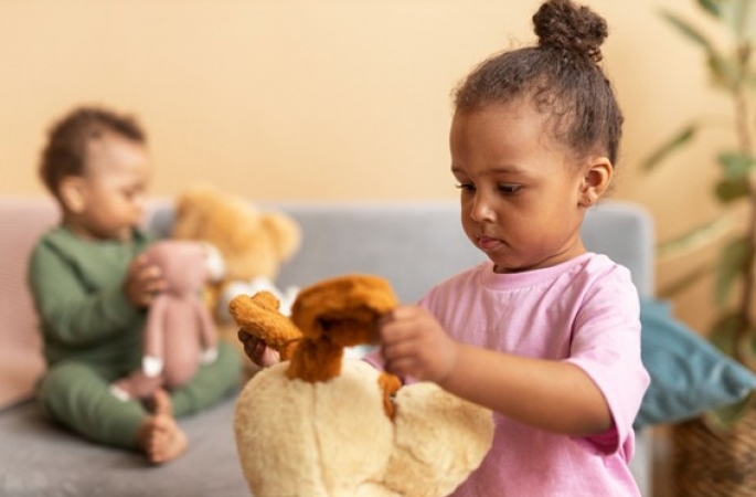 Dia de Finados: 6 orientações de como ajudar uma criança a viver o luto, segundo psicólogos